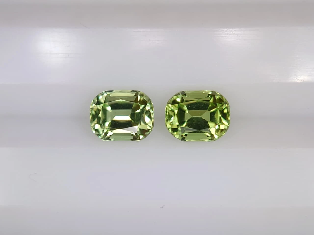 1.2ct Natural Cushion Faceted Pair of peridot from Pakistan — view 6